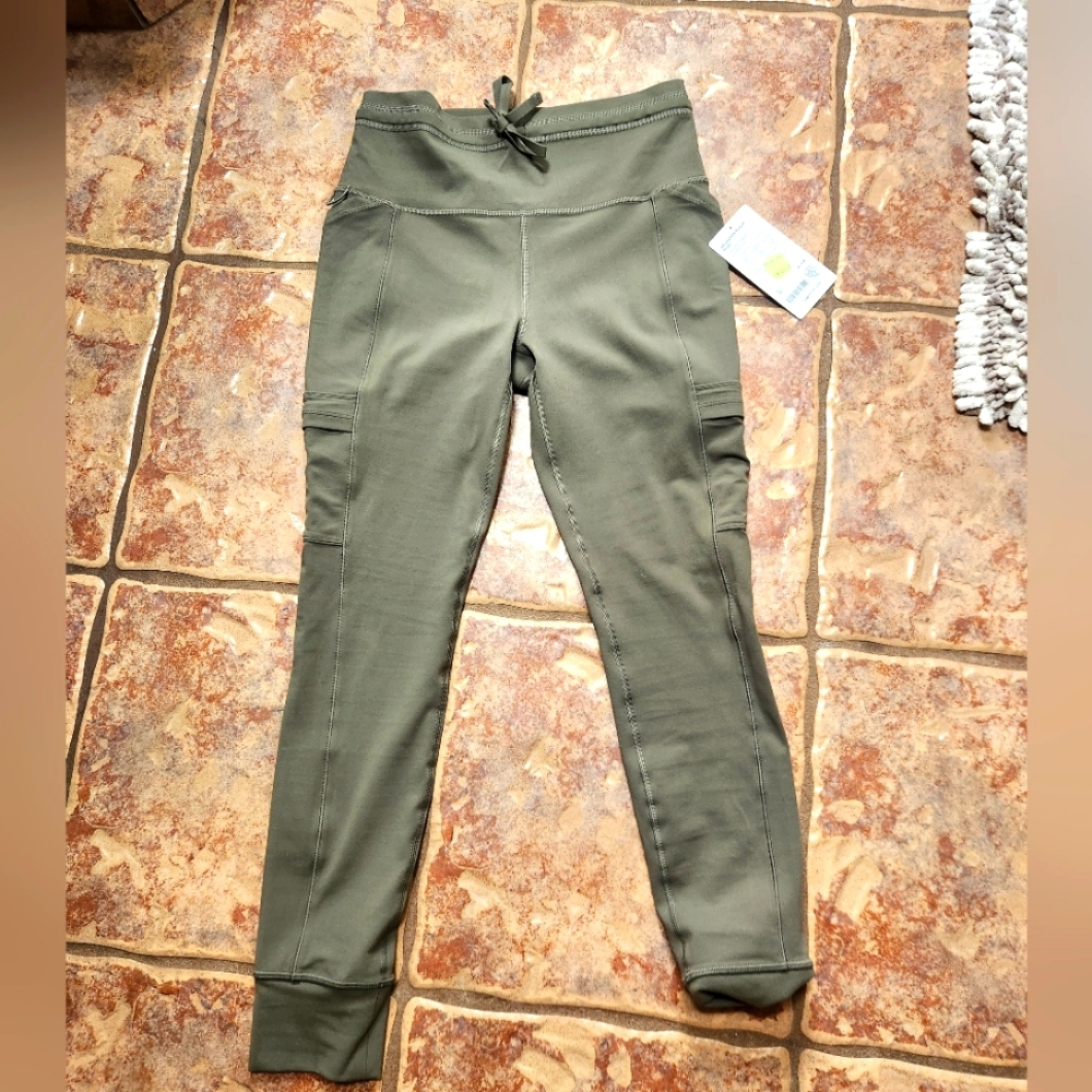 NWT Athleta Salutation Cargo Tight